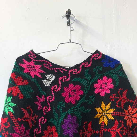 Vintage Mexican embroidered poncho - Picture 3 of 3
